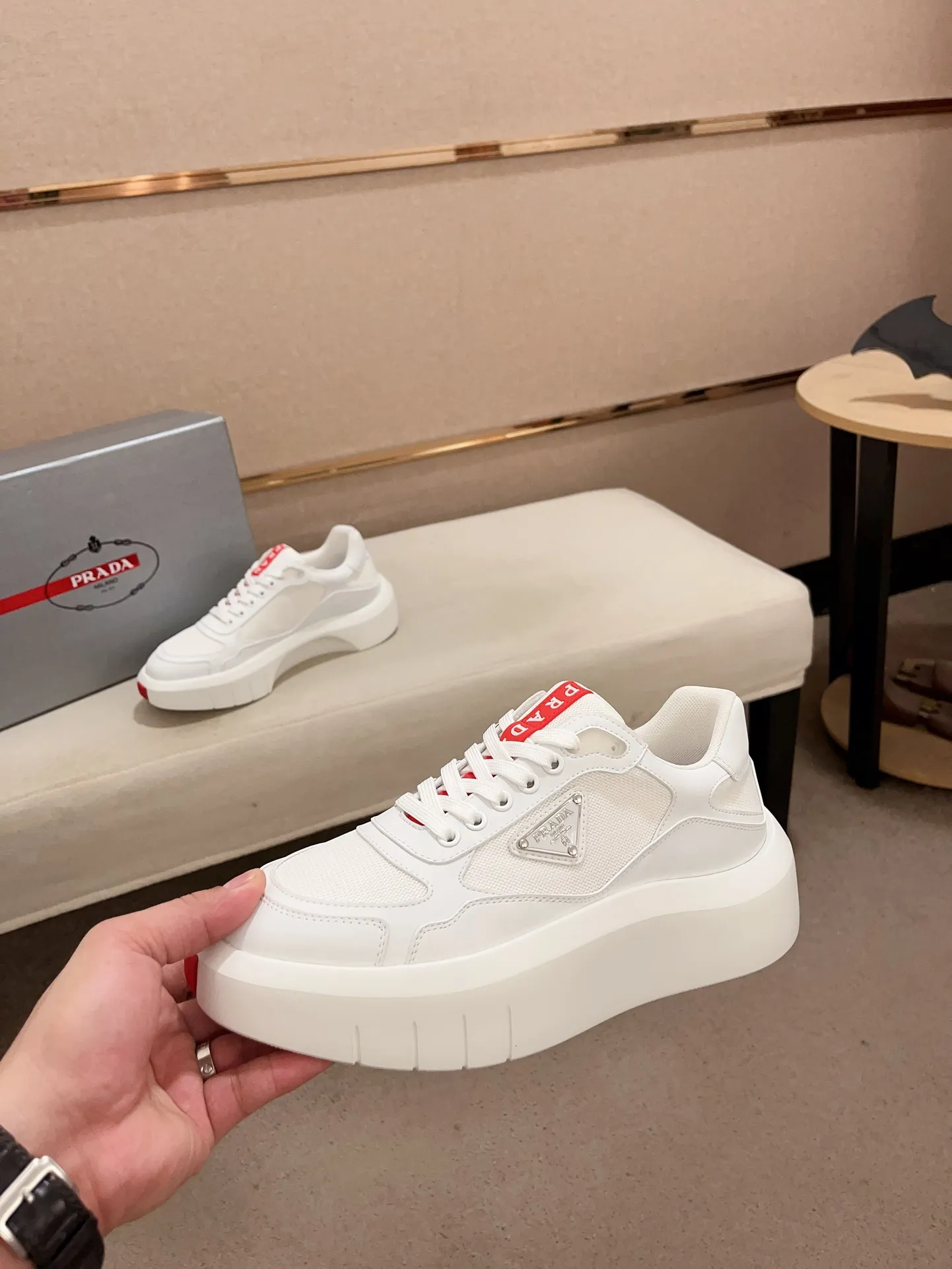 Factory price 620💰 ✔️✔️✔️Higher version High-quality new PRADA (Prada) counters are launched simultaneously. New men's shoes and 😘fabric are made of high-tech glue-spraying technology. Lining: Full cowhide lining. 👍🏿 High-end ☄️ air-cushion molded anti-slip rubber outsole, exquisite lines, simple and elegant, comfortable and high-end for leisure travel. Code number: 38 to 45 (can be customized to 46 to 47, non-refundable)